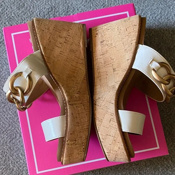 Cream and Gold Chain Sandals - Picture 2 of 6